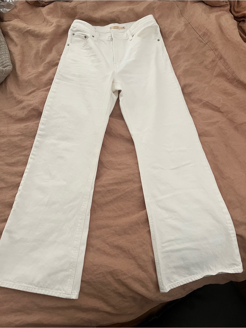 Levi's Women's Loose Boot White Jeans - Picture 6 of 6